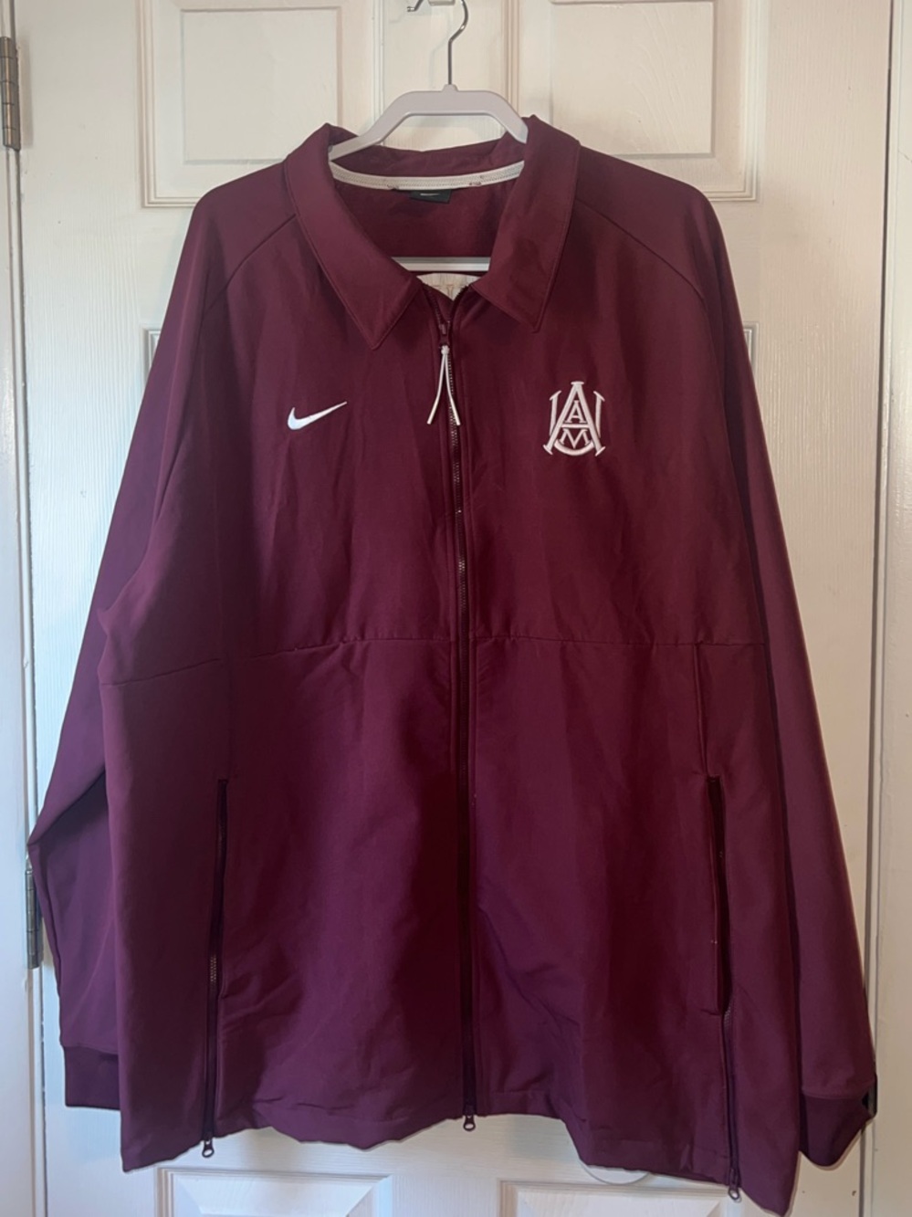 Nike Men’s Burgundy Full-Zip Windbreaker Jacket